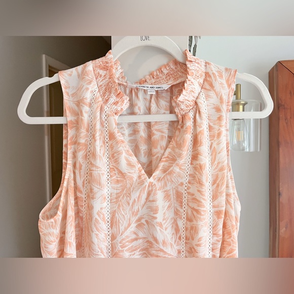 Buy 1 Get 1 50% Off ELIZABETH JAMES Peach/White V-Neck Sleeveless Feather Top - Picture 2 of 5